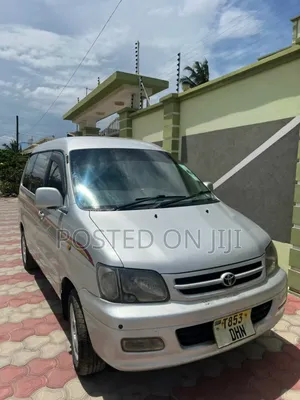 Toyota Noah 2005 Silver