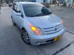 Toyota IST 2005 Silver
