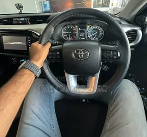 Toyota Hilux 2021 Black