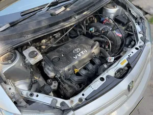 Toyota IST 2004 Silver