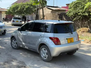 Toyota IST 2004 Silver