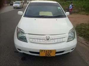 Toyota IST 2005 White