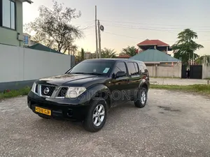 Nissan Pathfinder 2004 Black