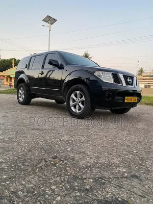 Nissan Pathfinder 2004 Black