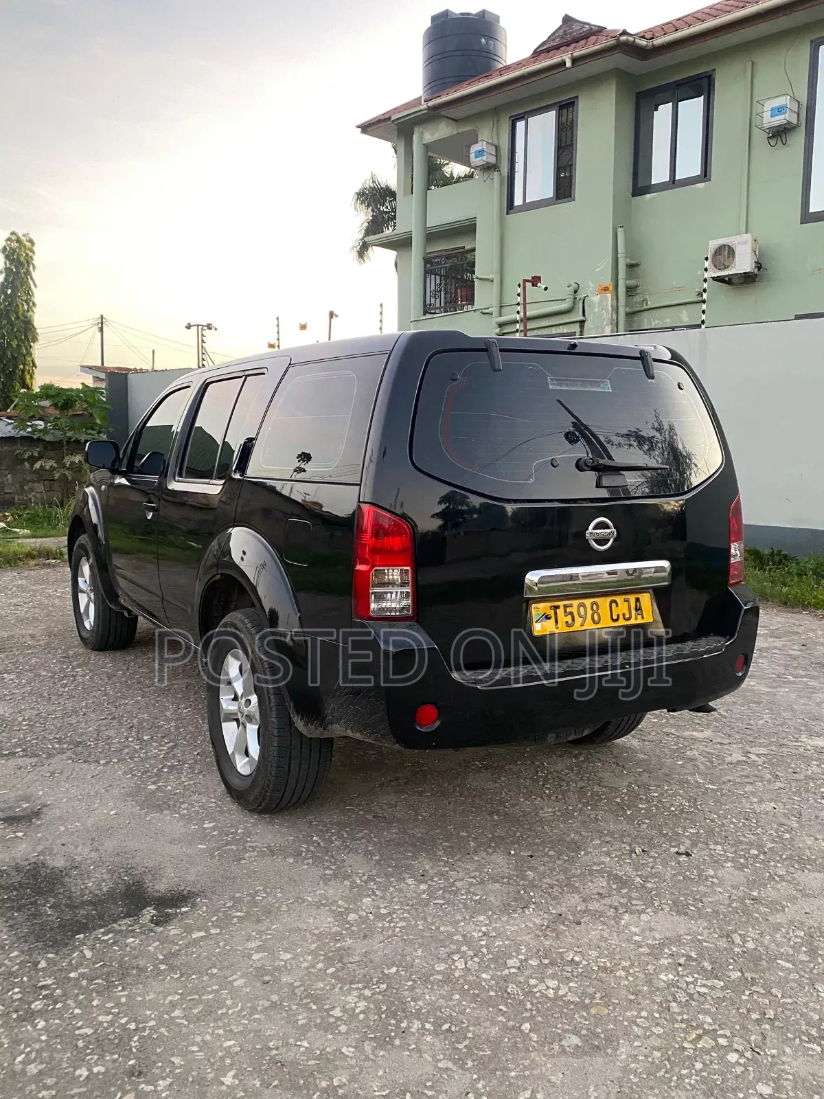 Nissan Pathfinder 2004 Black