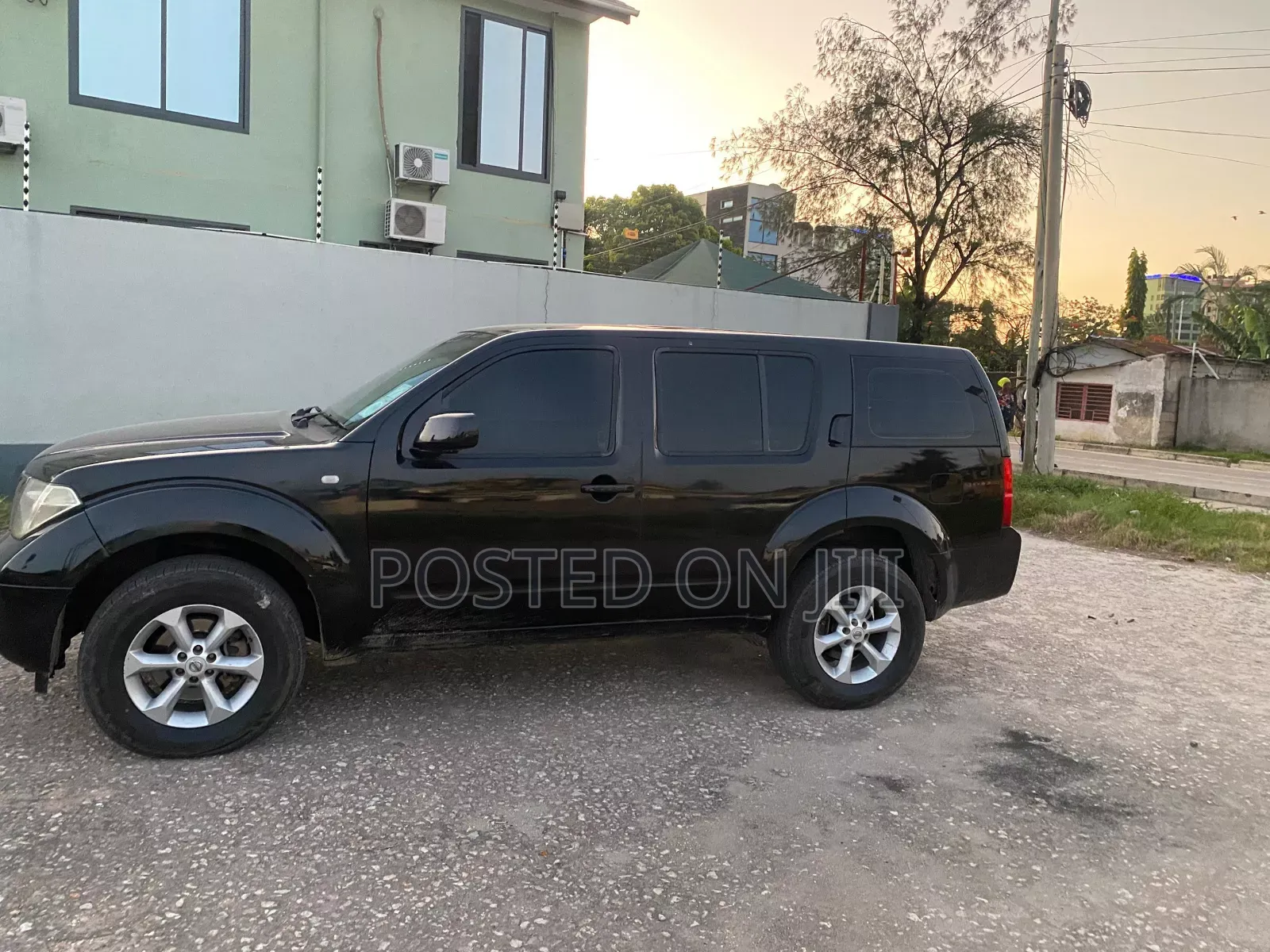 Nissan Pathfinder 2004 Black
