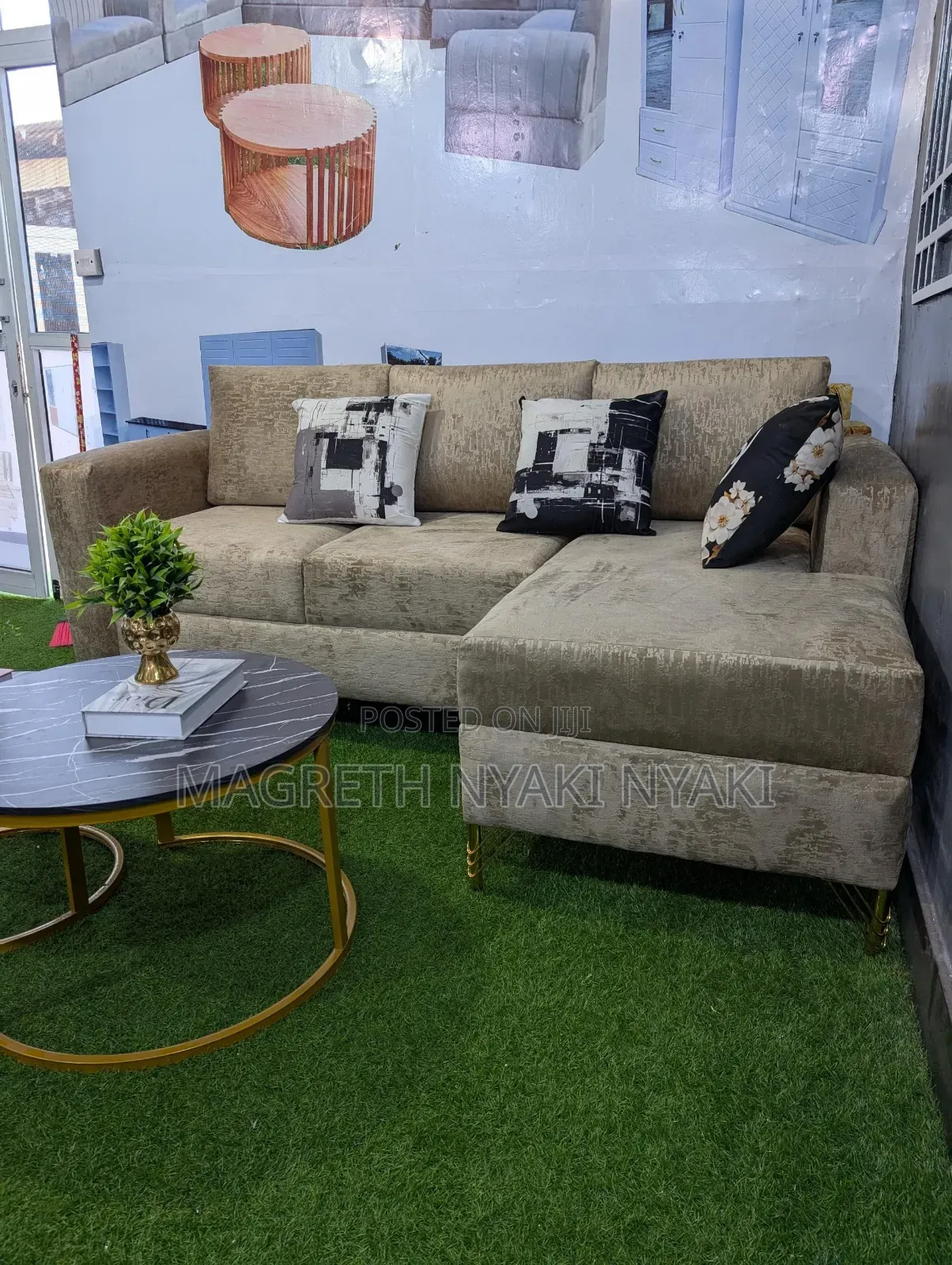 Nauza Sofa