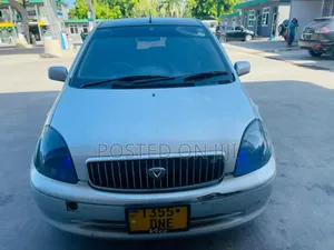 Toyota Vitz 2002 Silver
