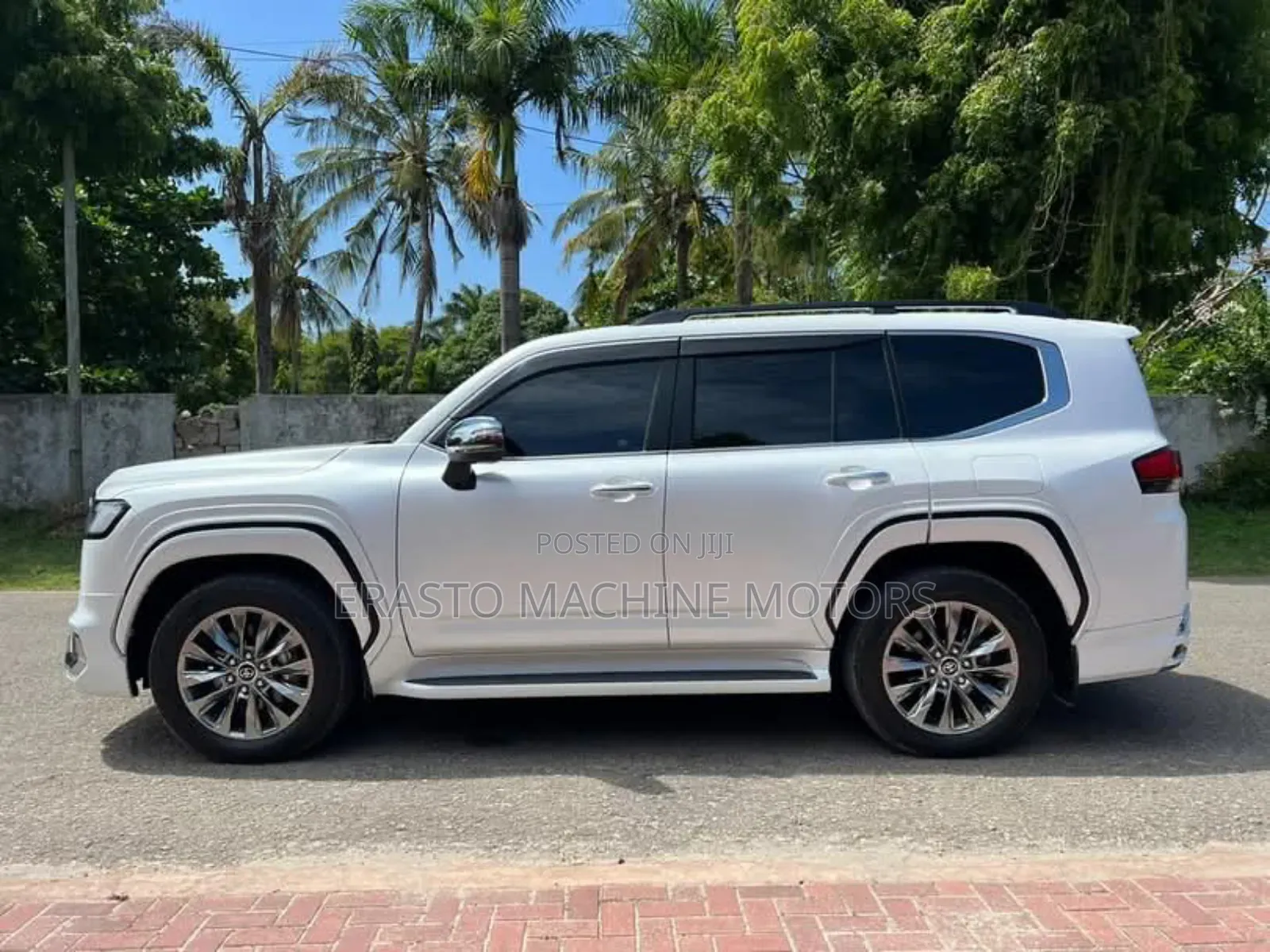 Toyota Land Cruiser 2023 Off white