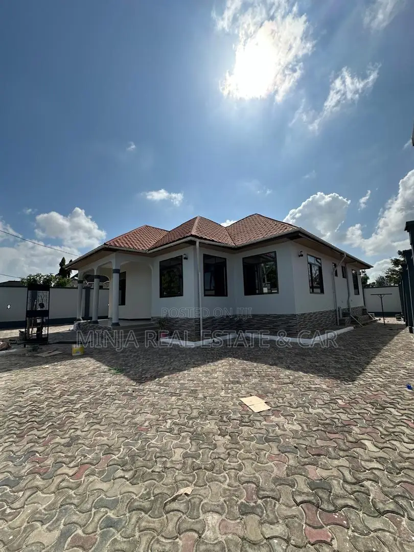 4bdrm House in Goba for sale