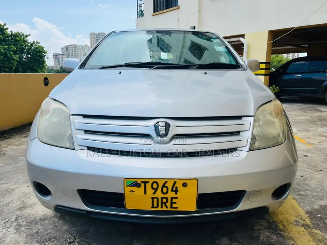 Toyota IST 2005 Silver