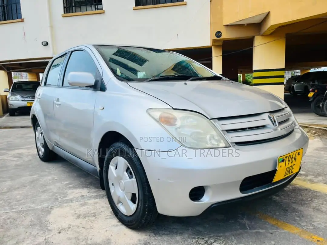 Toyota IST 2005 Silver