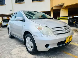 Toyota IST 2005 Silver