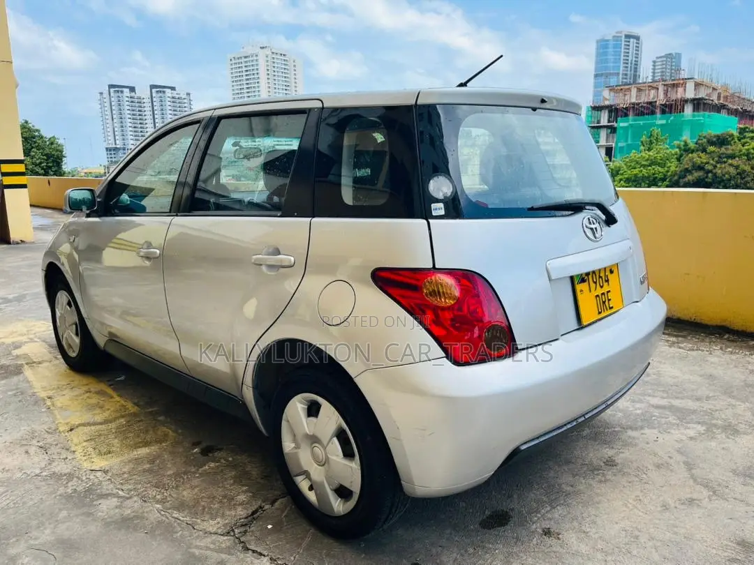 Toyota IST 2005 Silver