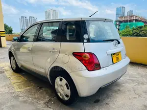 Toyota IST 2005 Silver