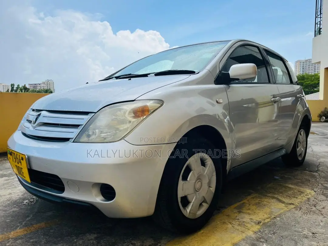 Toyota IST 2005 Silver