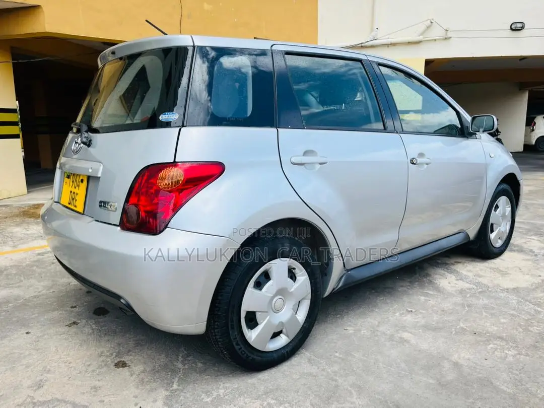 Toyota IST 2005 Silver