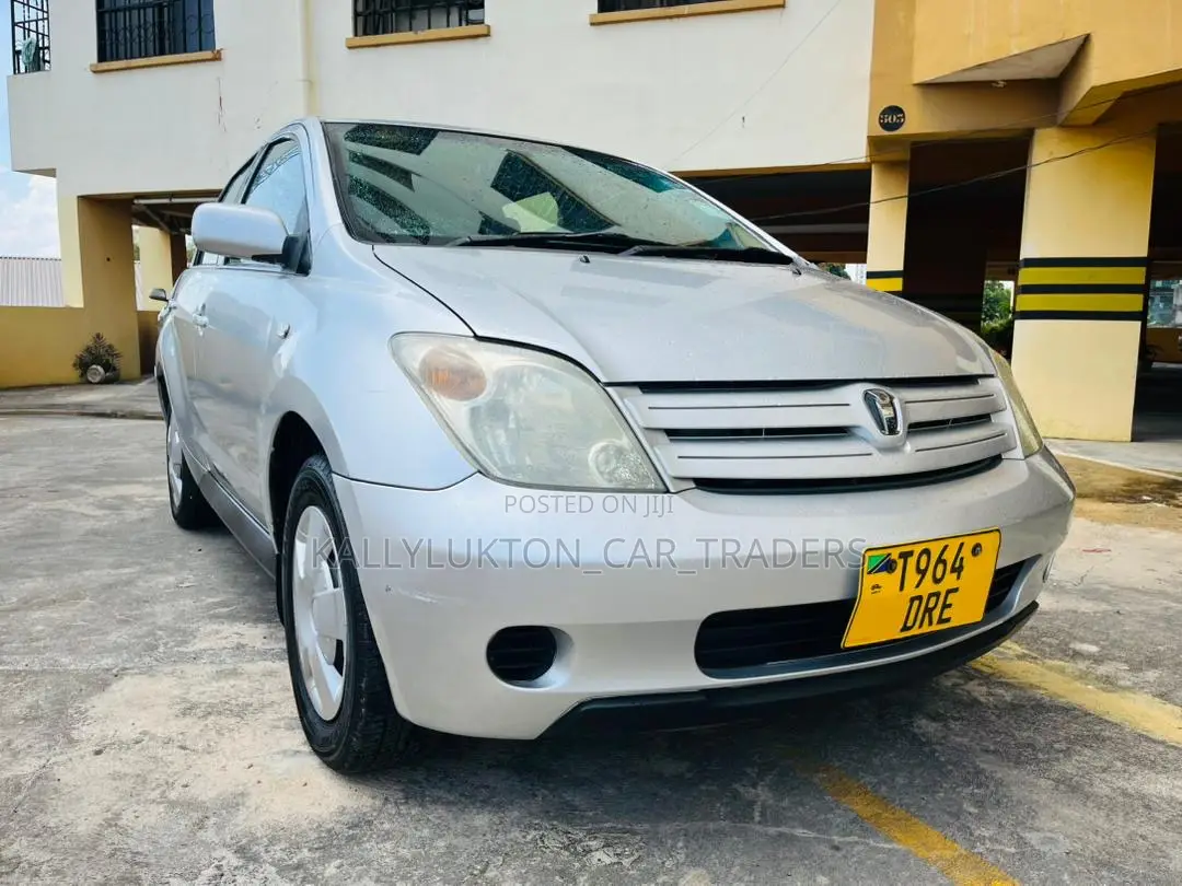 Toyota IST 2005 Silver