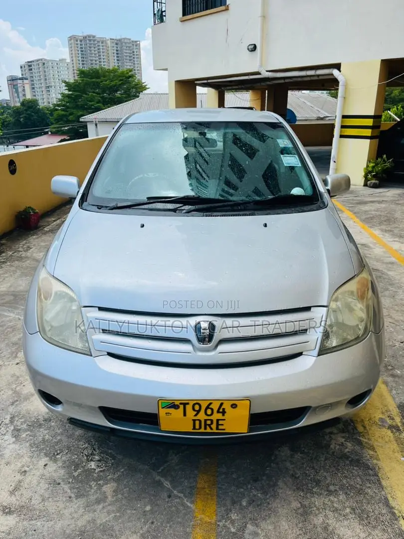 Toyota IST 2005 Silver