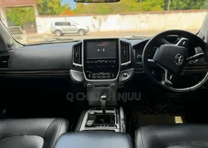 Toyota Land Cruiser 2017 White