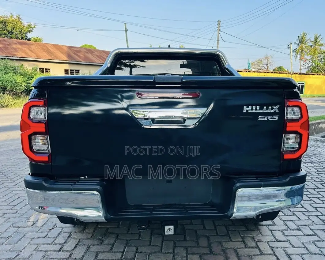 Toyota Hilux 2023 Black
