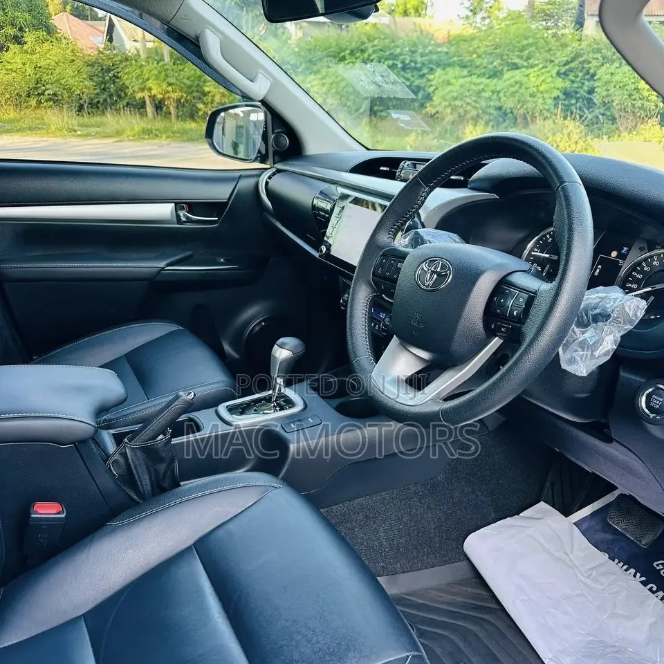 Toyota Hilux 2023 Black