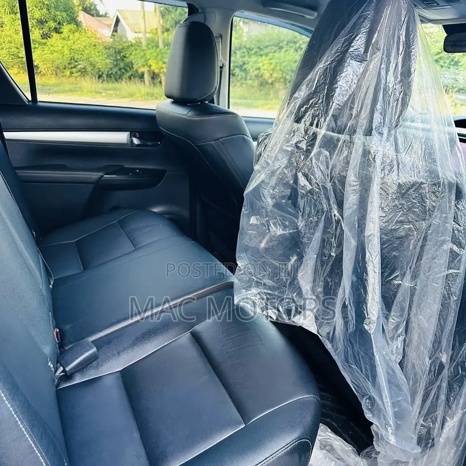 Toyota Hilux 2023 Black