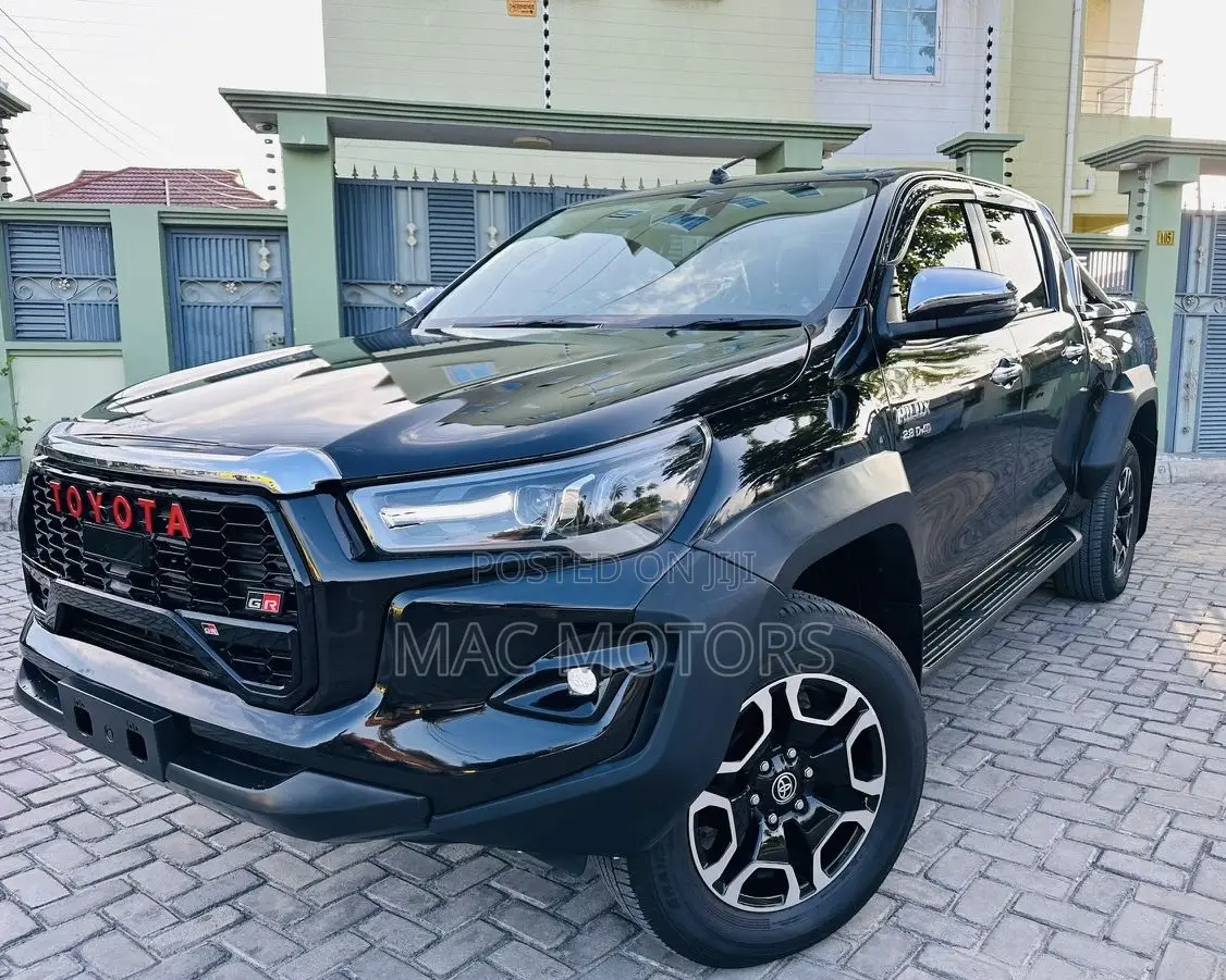 Toyota Hilux 2023 Black