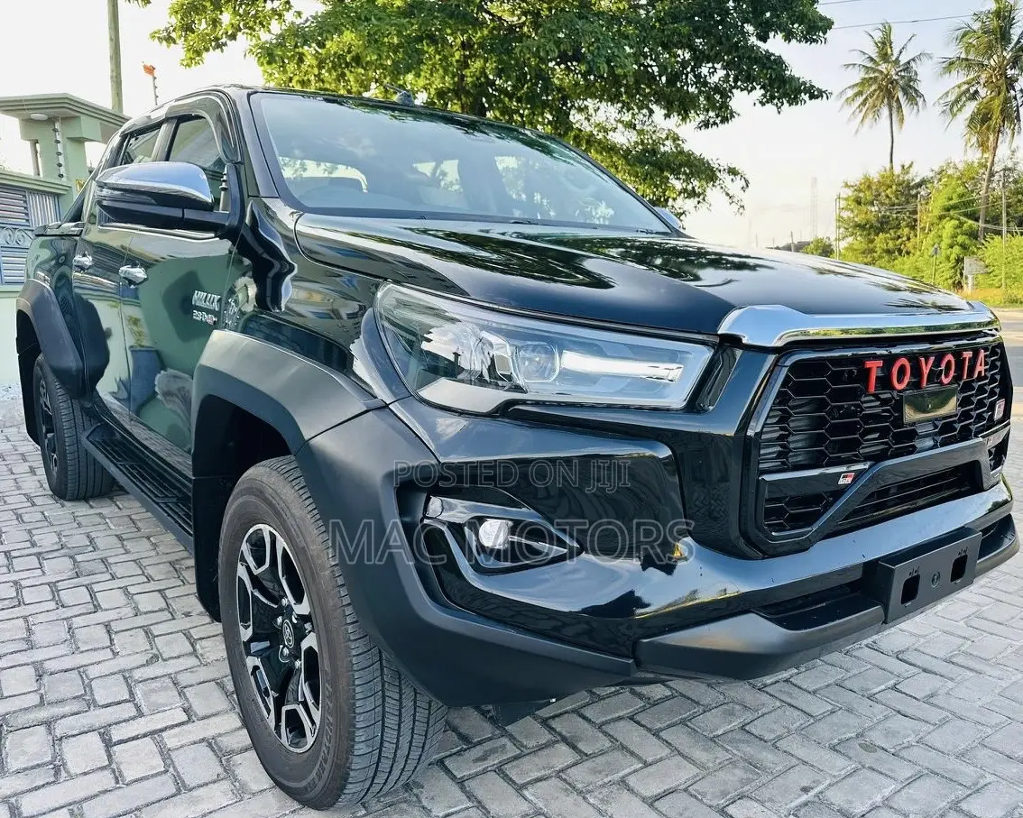 Toyota Hilux 2023 Black