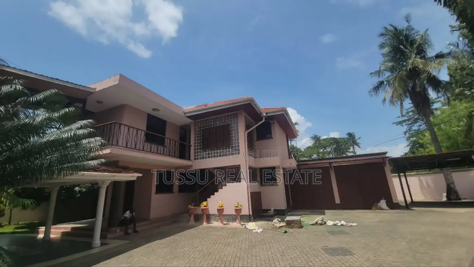 7bdrm House in Migombani Street, Mikocheni for sale