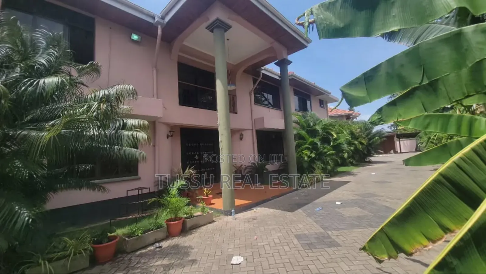 7bdrm House in Migombani Street, Mikocheni for sale