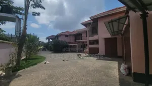 7bdrm House in Migombani Street, Mikocheni for sale