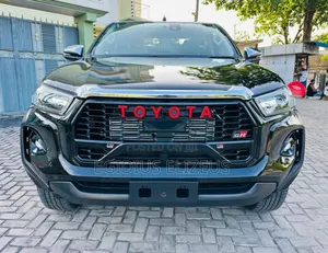 New Toyota Hilux 2023 Black