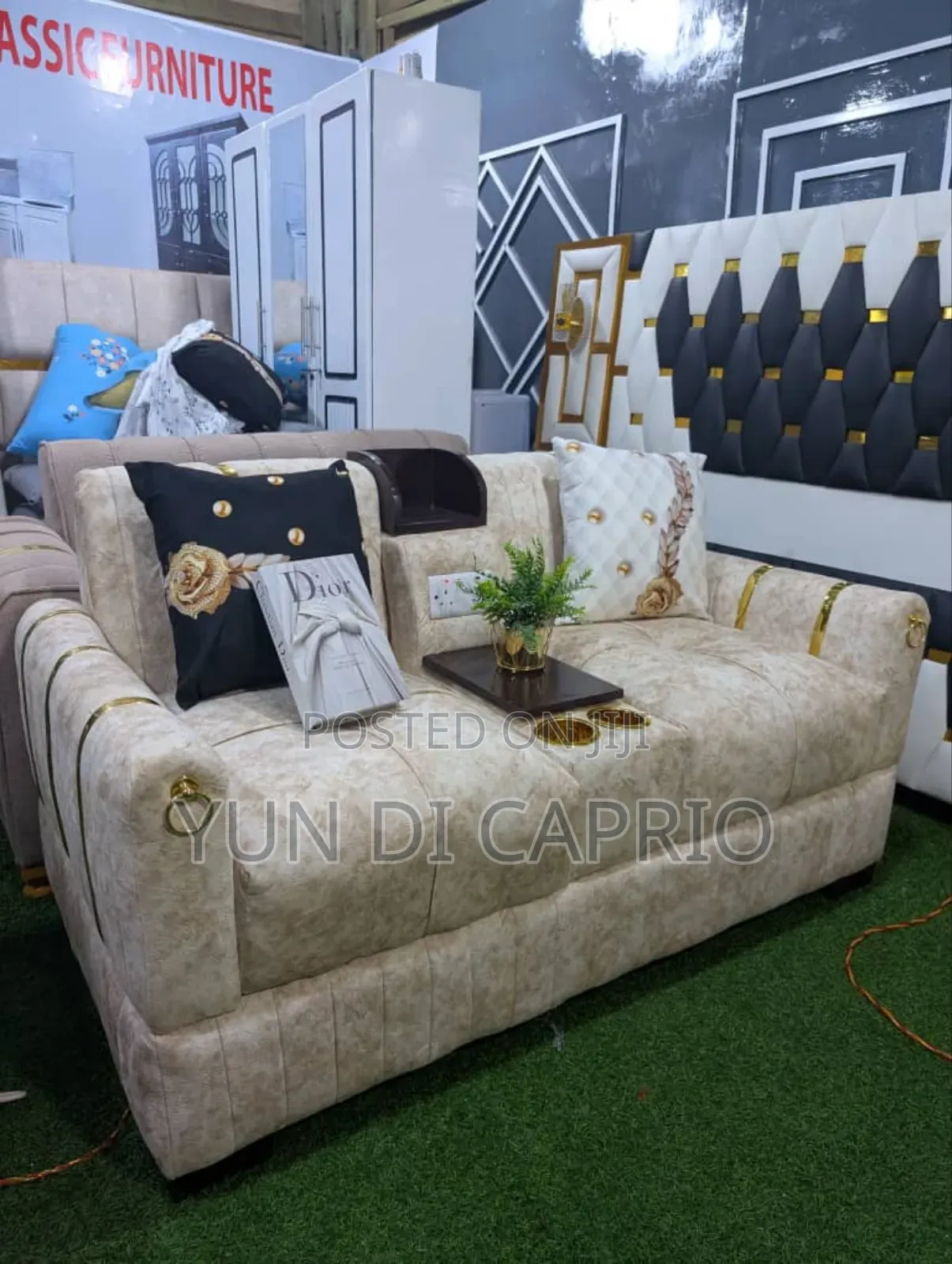 Sofa Classic Sana Mpya