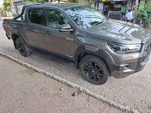 Toyota Hilux 2023 Gray