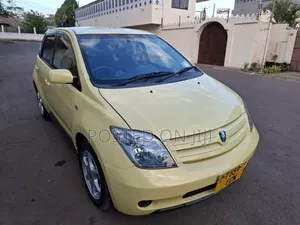 Toyota IST 2003 Yellow
