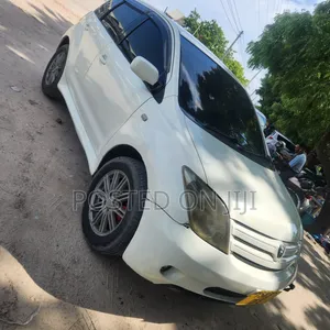 Toyota IST 2004 White