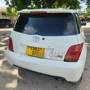 Toyota IST 2004 White
