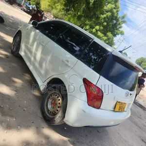 Toyota IST 2004 White