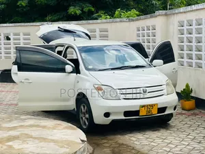Toyota IST 2005 White
