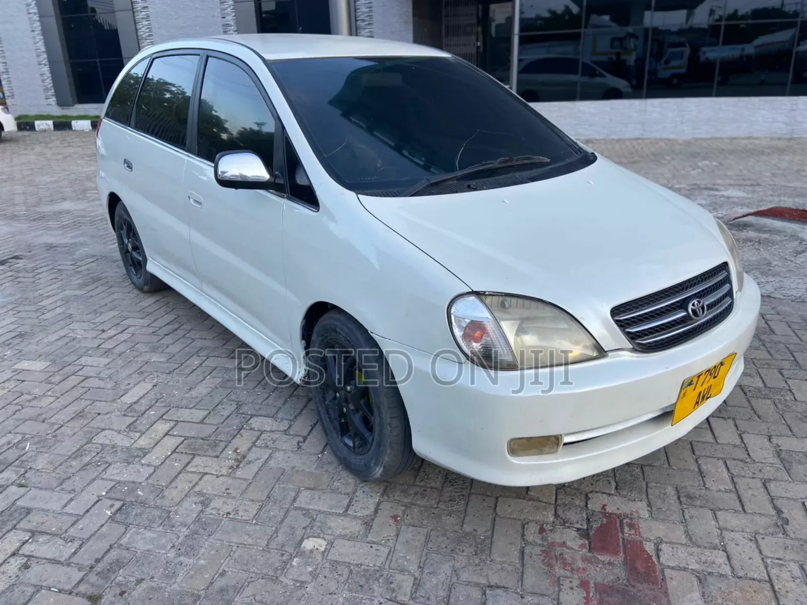 Toyota Nadia 2002 White