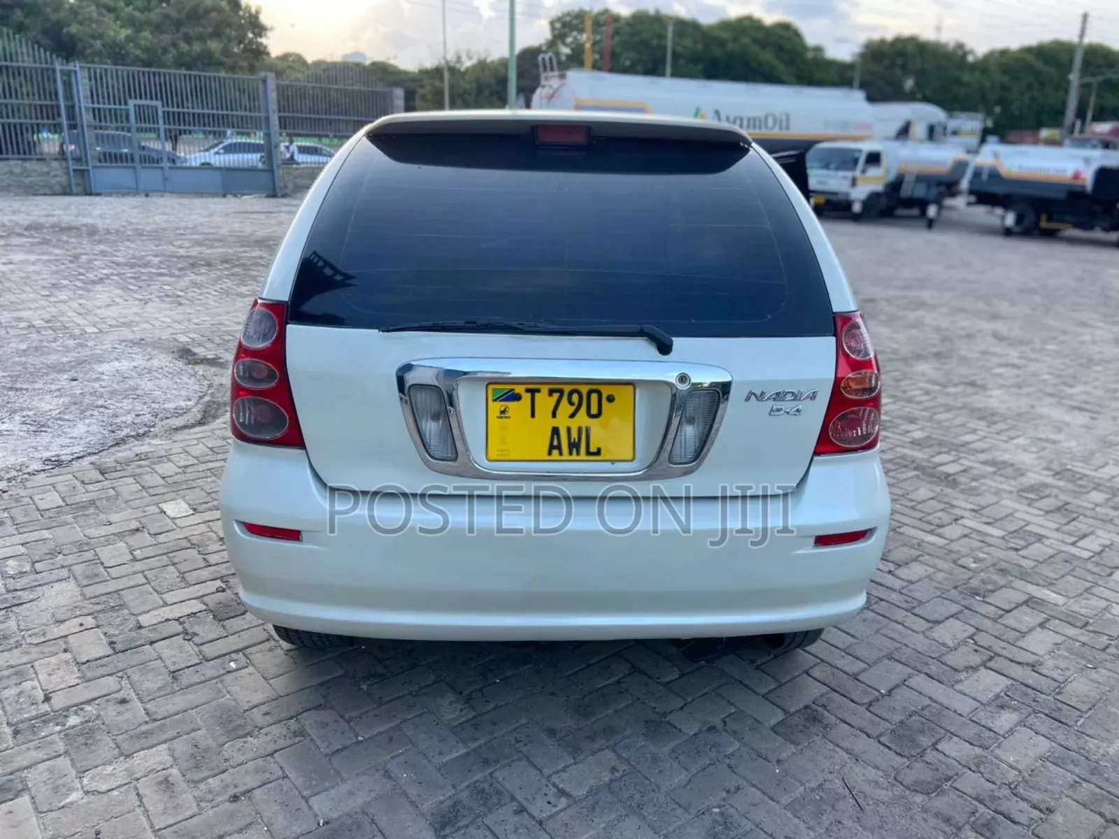 Toyota Nadia 2002 White