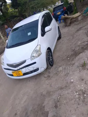Toyota Ractis 2005 White