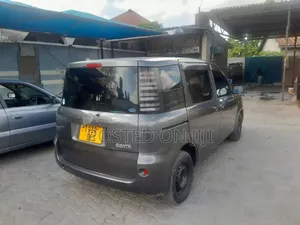 Toyota Sienta 2003 Gray