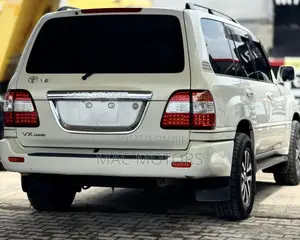 Toyota Land Cruiser HDJ 100 2000 White