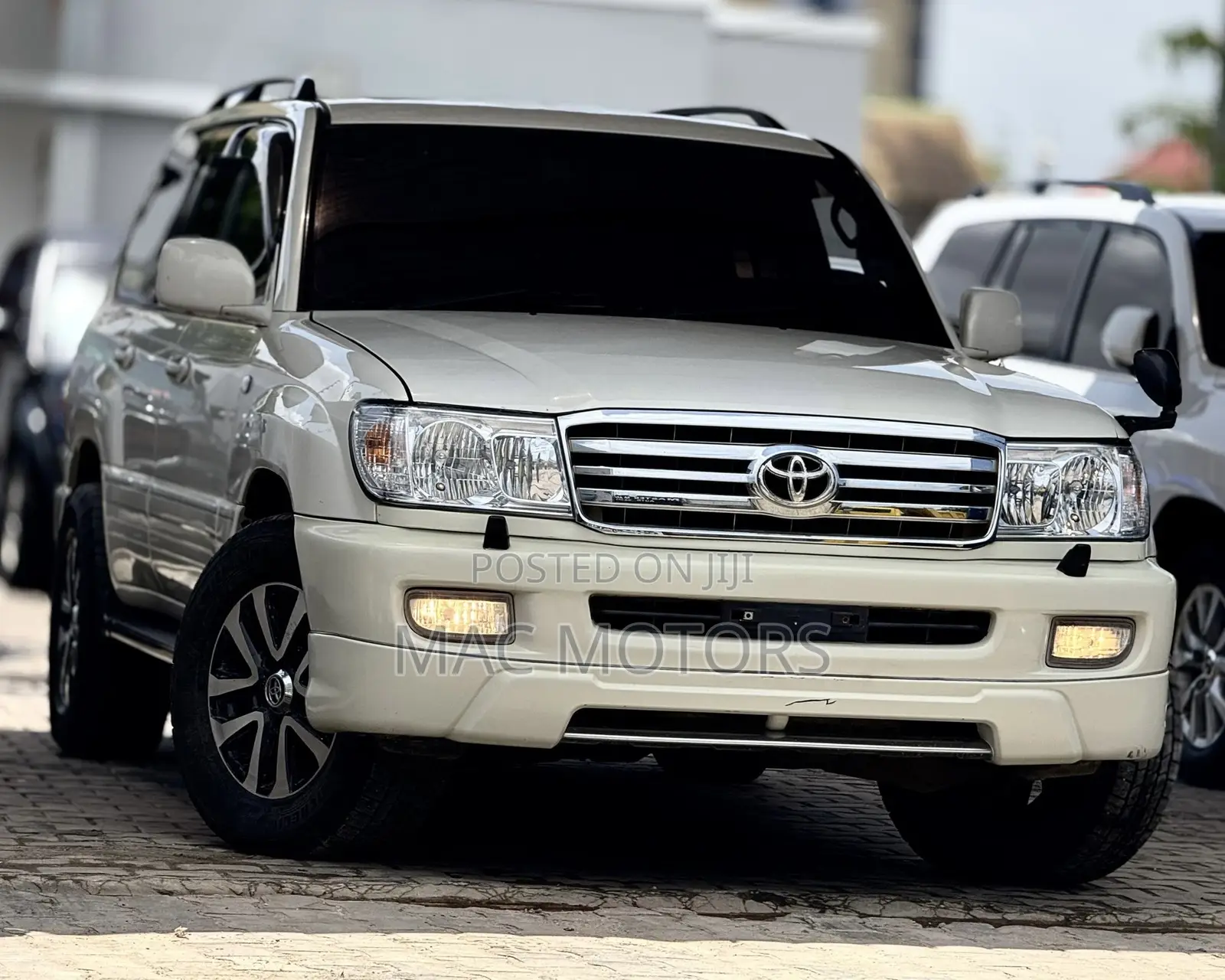 Toyota Land Cruiser HDJ 100 2000 White