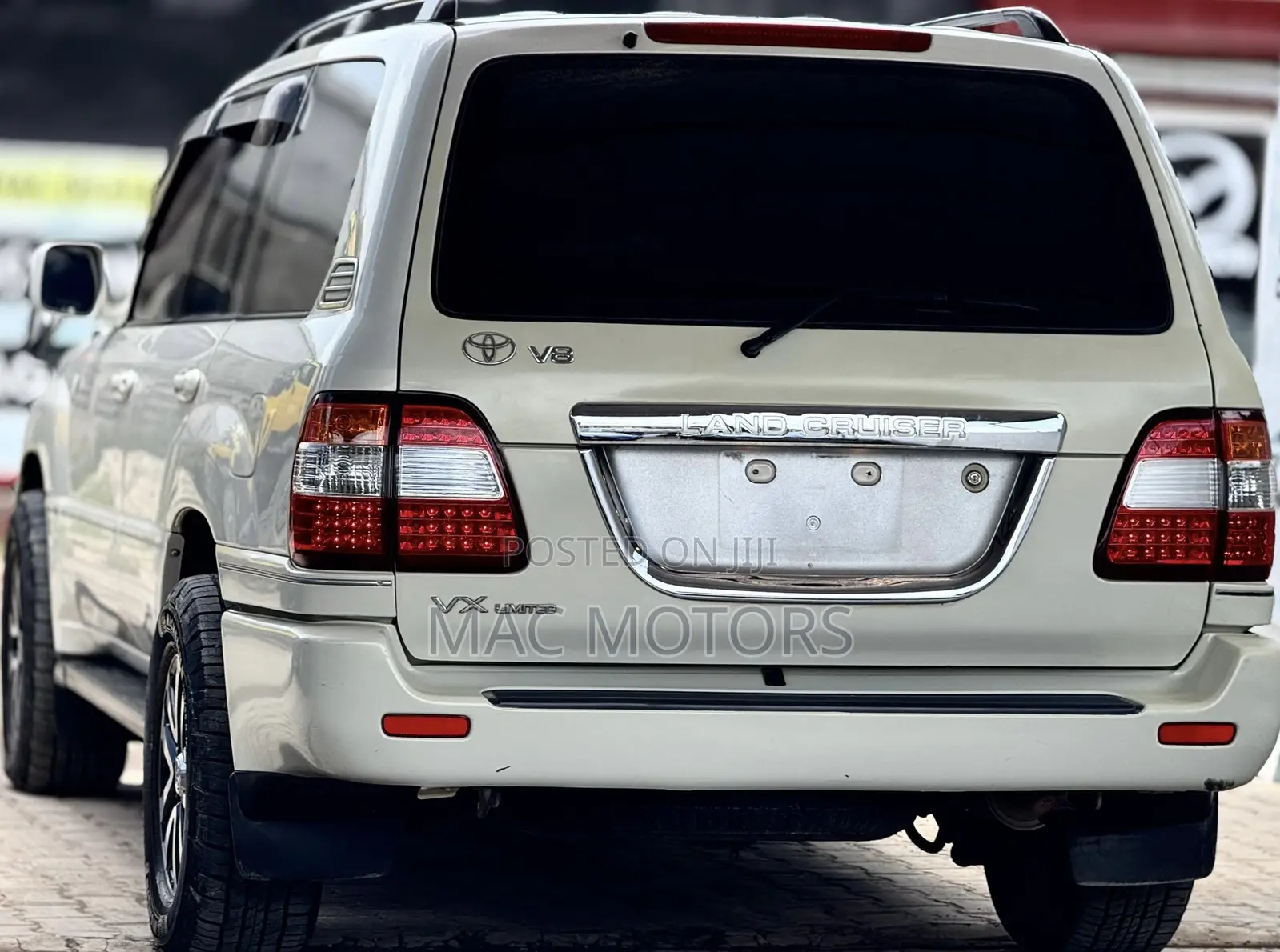 Toyota Land Cruiser HDJ 100 2000 White