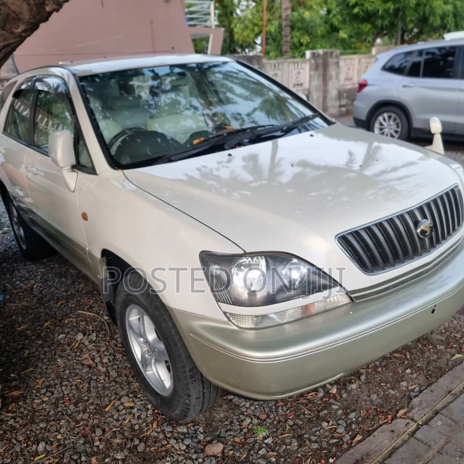 Toyota Harrier 2000 White