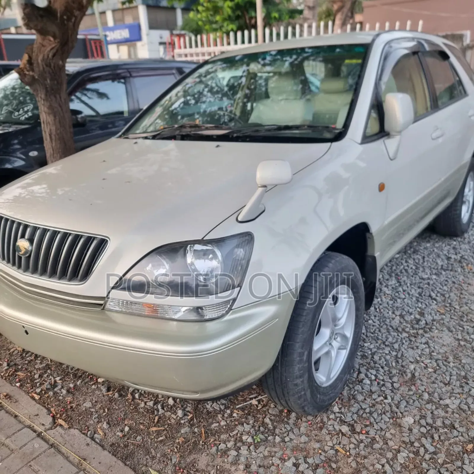 Toyota Harrier 2000 White
