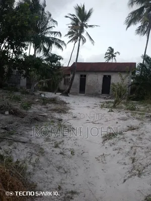 Eneo Sqmita 400 + 2bdrm Linauzwa Miln 13.5 Majohe Chuo Rada.